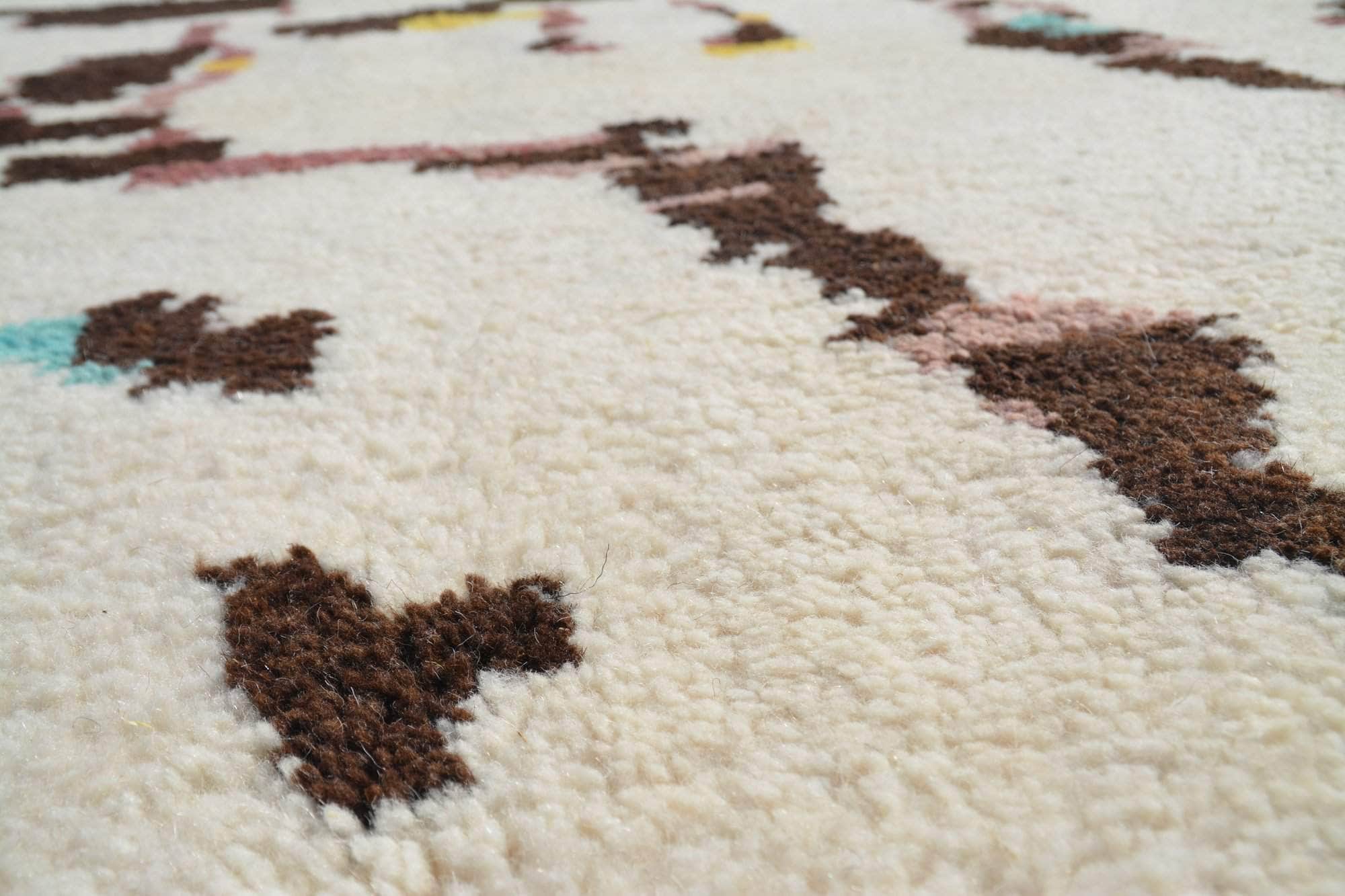 Avenue (4'0" x 6'0") - Abstract Deconstructed Pixelated Moroccan Rug - Image 2