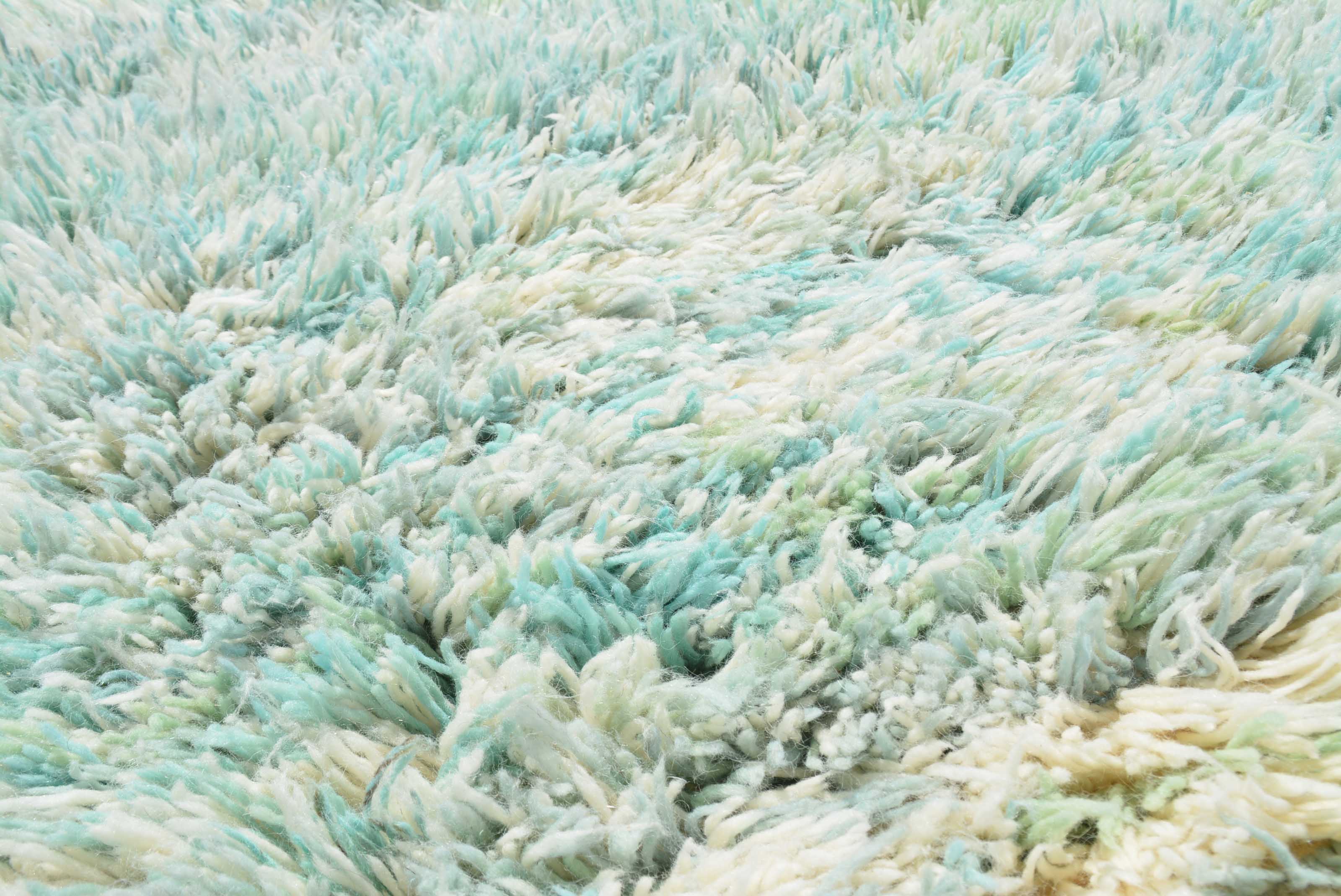 De Moi (4'4" x 6'6") - Abstract Seafoam Green & Cream Ultra Shag Berber Rug - Image 2