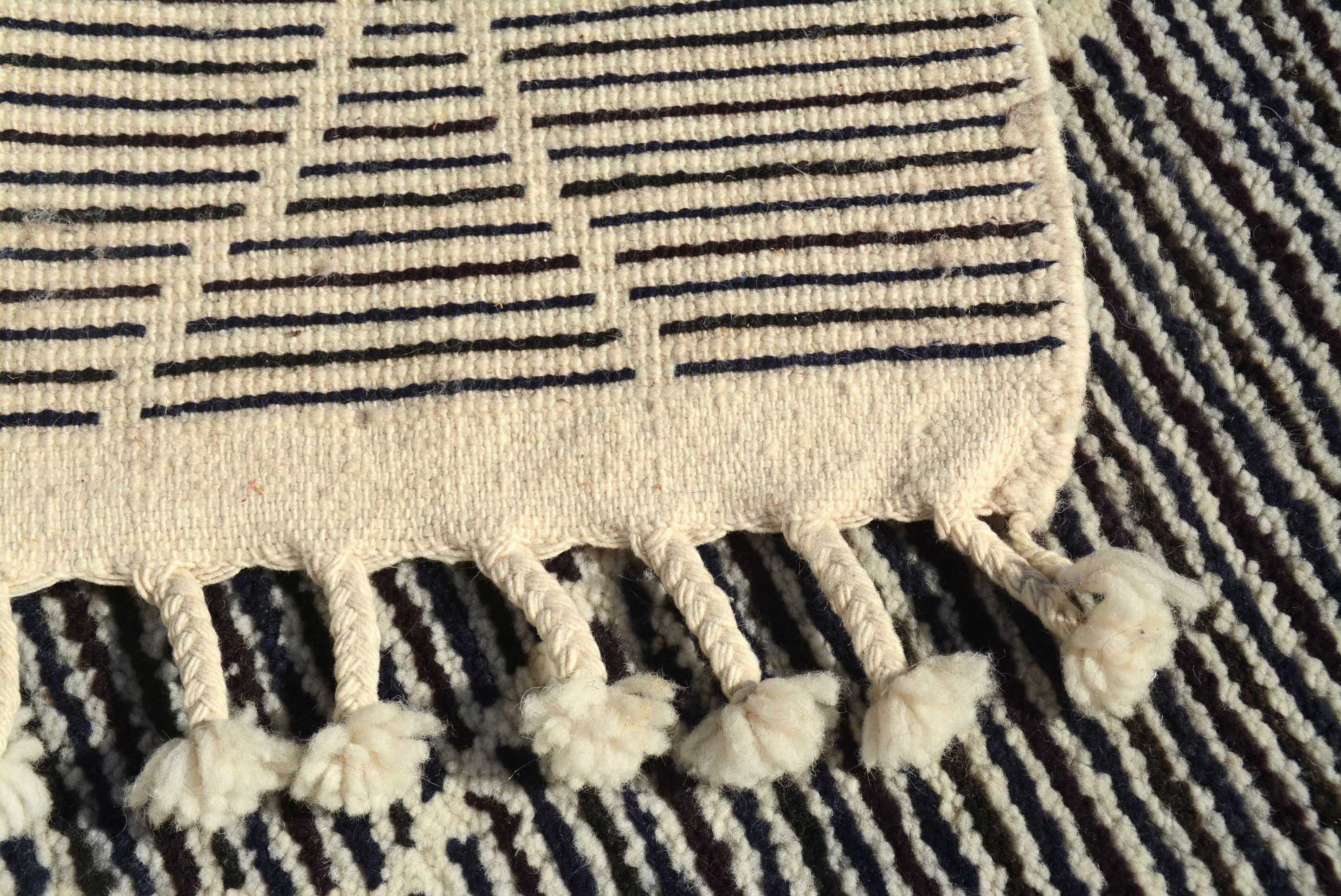 Linx (4'0" x 6'0") - Charcoal & Cream Geometric Lattice Rug - Hand-Knotted Wool - Image 4