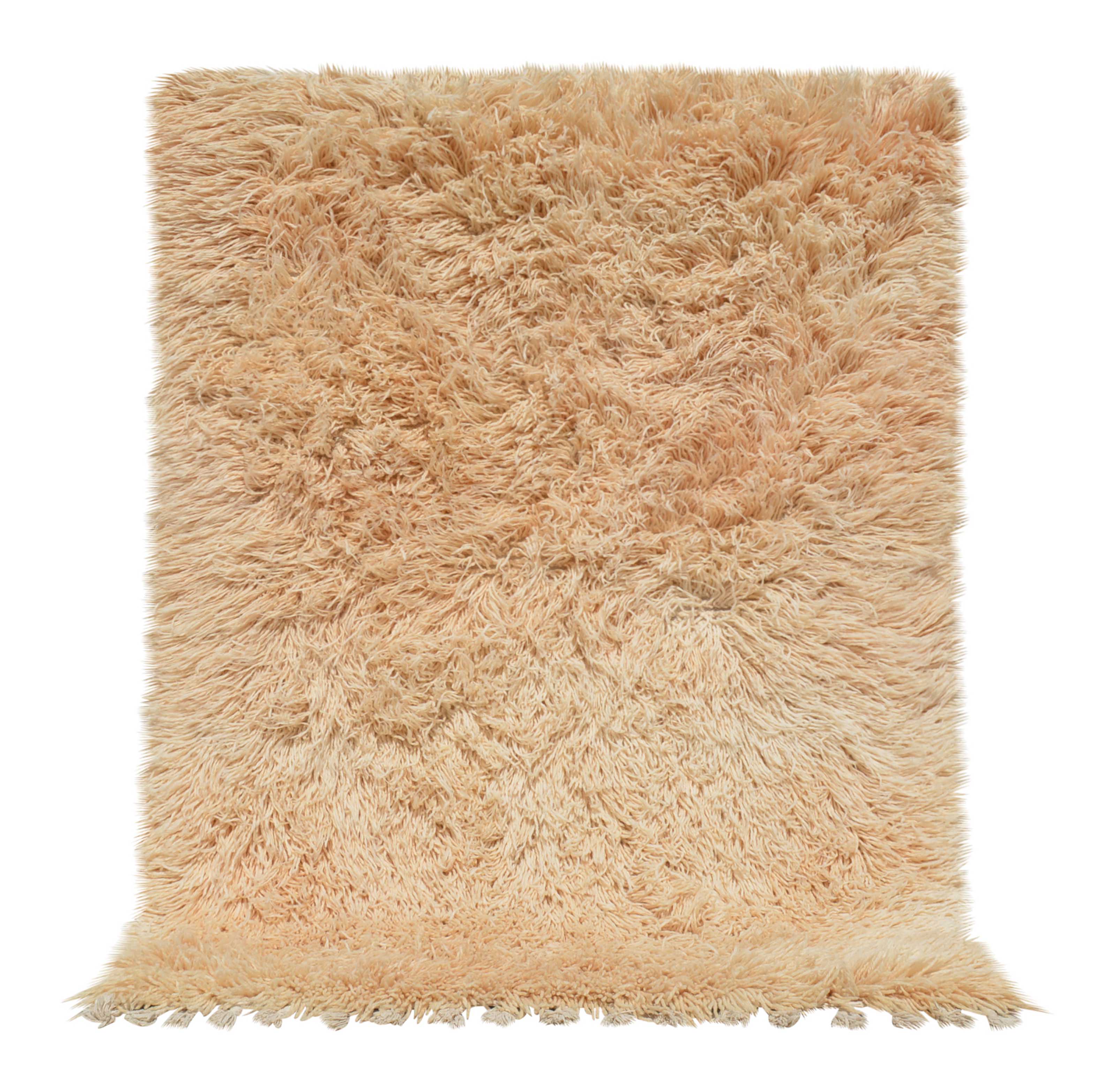 Pale Spring (5'0" x 7'0") - Solid Pale Wheat Ultra Shag Berber Rug - Image 6